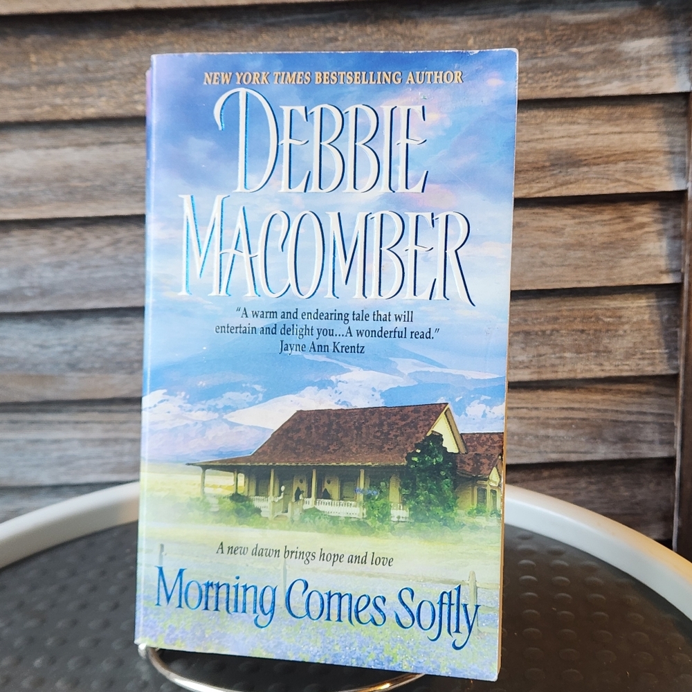 🖤 Debbie Macomber Morning Comes Softly Paperback Book